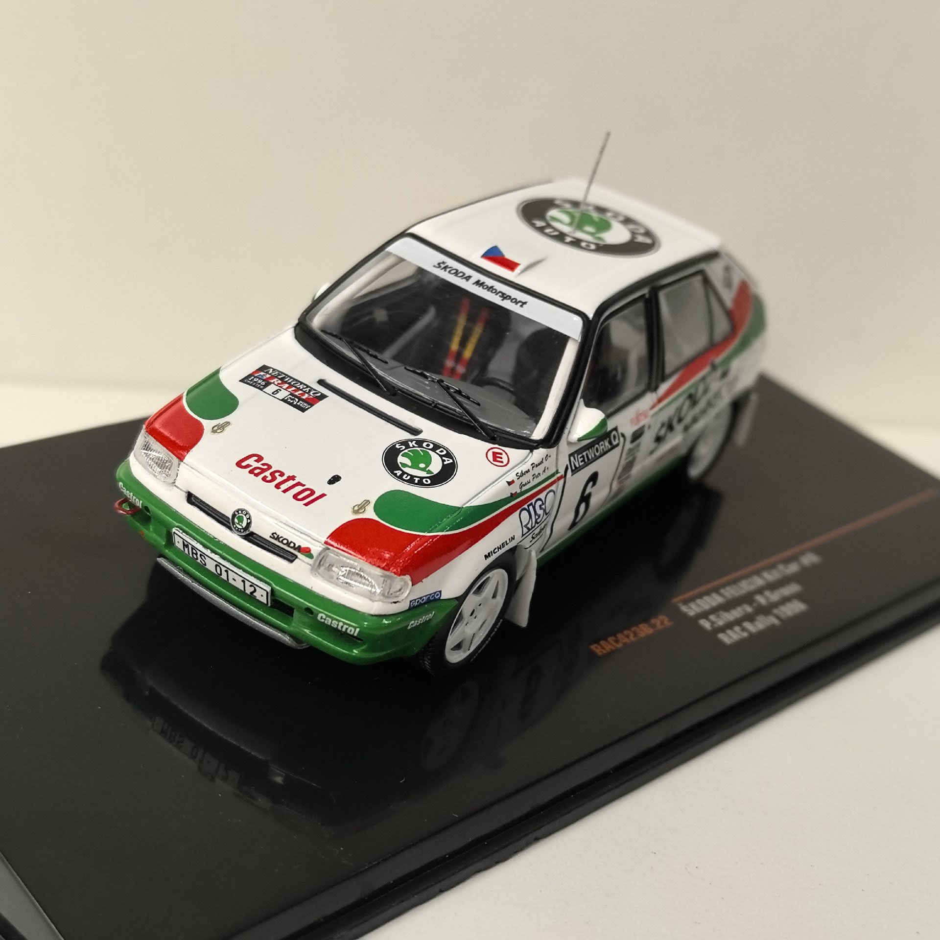 Diecast IXO 1/43 Scale SKODA F - Model Kit Cars recension och pris